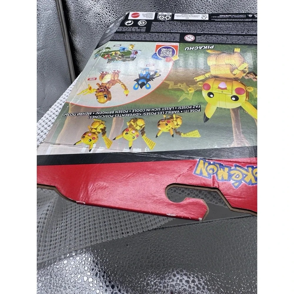 Mega Construx Pokemon Pikachu GMD31 211 PCS Complete Sealed Bags Damaged Box- B2